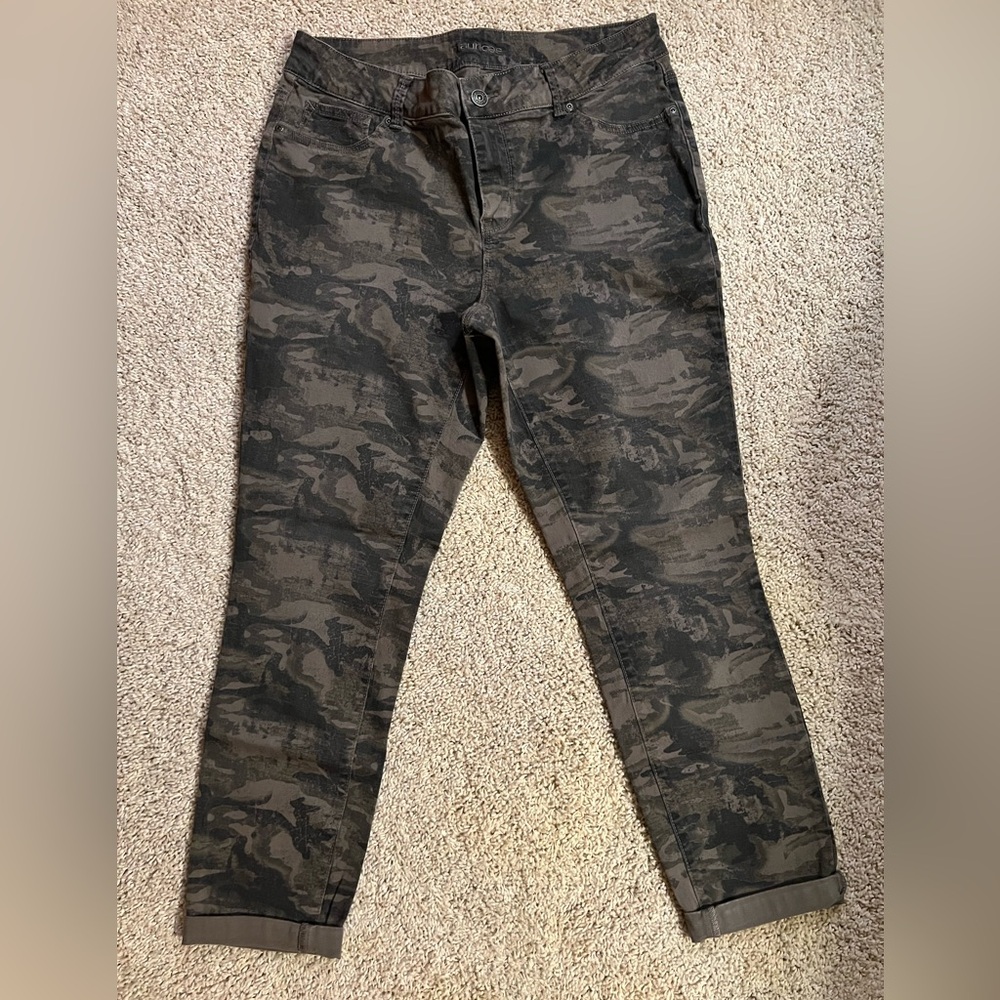 MAURICES Camo Ankle Length Jeans